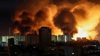 حولتها لكتلة لهب، انفجارات عنيفة تهز كييف جراء هجوم صاروخي (فيديو) 