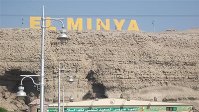 حادثان مأساويان في المنيا، شخص يطلق النار على طليقته ومصرع شاب صدمه قطار 