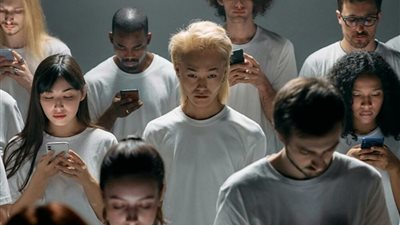 دراسة أمريكة تحذر: الإفراط في مشاهدة تيك توك وإنستجرام يسبب تعفن الدماغ