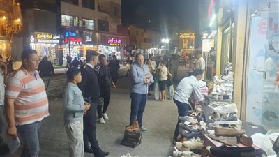 حملة ليلية مكبرة بشوارع مدينة الغردقة لمتابعة الانضباط ورفع الإشغالات (صور)