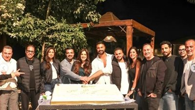 ياسمين عبد العزيز تحتفل ببدء تصوير 