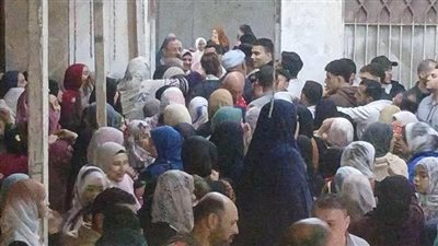 ازدحام شديد أمام اللجنة في كفر دميرة الجديد بالدقهلية (صور)