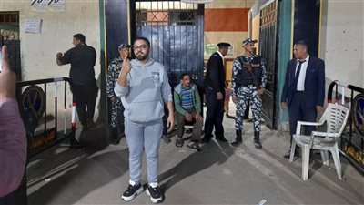 إقبال كثيف على لجان عين شمس في انتخابات مجلس النواب (صور)