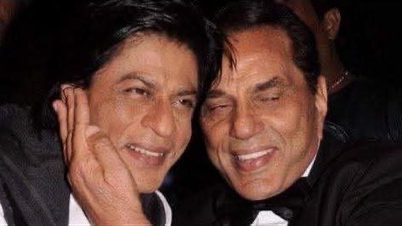 شاروخان والراحل دارميندرا،