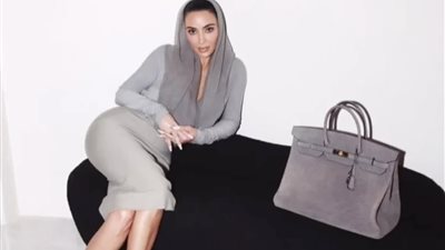 هجوم على كيم كارداشيان بسبب شنطة جلد الفيل