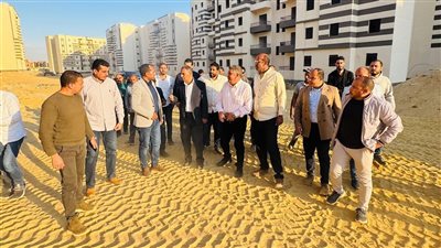 مسئولو الإسكان يتفقدون سير الأعمال في مشروعات حدائق أكتوبر