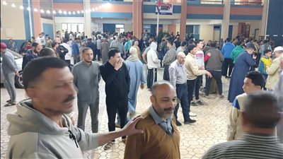 زحام كبير في لجان دمياط خلال الفترة المسائية بانتخابات مجلس النواب (صور)