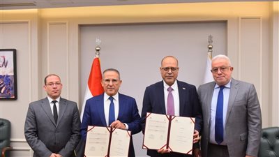 العمل والاتحاد المصري للغرف السياحية يوقعان بروتوكول تعاون 