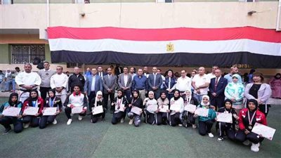 100 جنيه، محافظ أسيوط يمنح مكافآت مالية للاعبي نادي غرب البلد الموهوبين