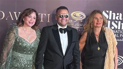 يسرا وإلهام شاهين أول حضور ريد كاربت مهرجان شرم الشيخ للمسرح الشبابي (صور)