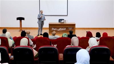 عمرو عثمان يلتقى أول دفعة من الملتحقين بالليسانس المتخصص في علم نفس الإدمان