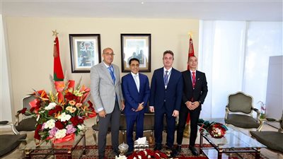 استعدادا لمواجهة الجيش الملكي، وفد السفارة المصرية يستقبل بعثة الأهلي في المغرب