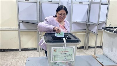 نائبة وزيرة التضامن الاجتماعي تدلي بصوتها في انتخابات مجلس النواب