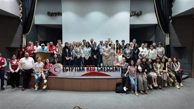 الهلال الأحمر يستقبل وفد خريجي 