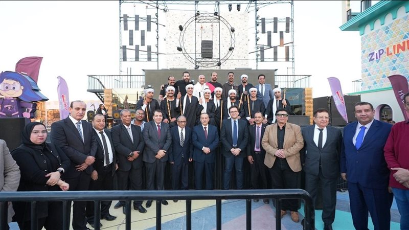 وزير الثقافة وفرقة