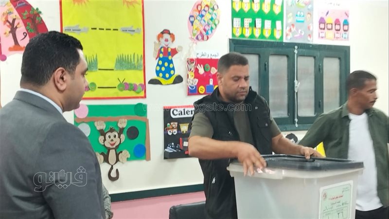 جانب من عمليات الفرز،