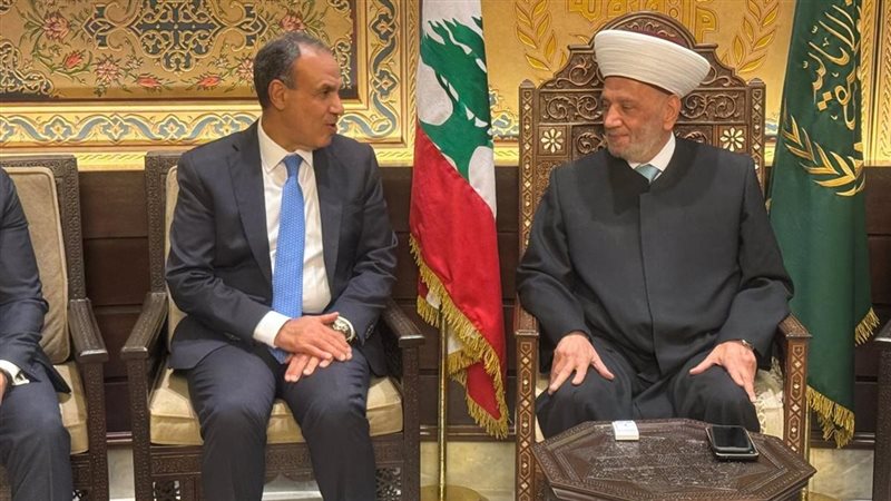 وزير الخارجية مع