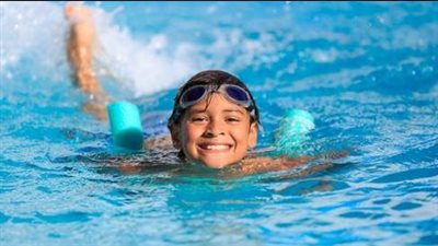 نصائح لتقليل التهابات الكتف وتقوية عضلات أطفال السباحة 