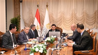 وزير الرياضة يناقش مع مديري المديريات تنفيذ خطط التحول الرقمي
