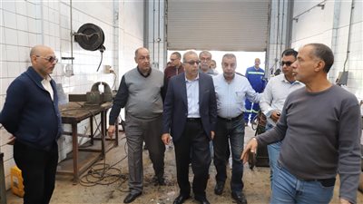 رئيس شركة الصرف الصحي بالإسكندرية يتفقد الإدارة العامة للتصنيع