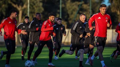 الأهلي يؤدي مرانه الختامي استعدادا لمباراة الجيش الملكي في دوري الأبطال (فيديو) 