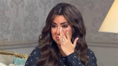 بالدموع، أيتن عامر تتحدث عن تجربة الانفصال في برومو 