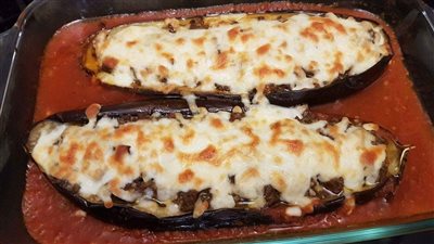 طريقة عمل قوارب الباذنجان باللحم والجبن