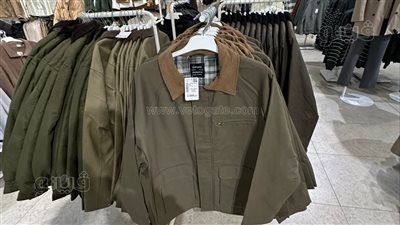 الجاكيت بـ 11 ألف جنيه، أسعار الملابس الشتوية في عروض الجمعة البيضاء 2025 (صور) 