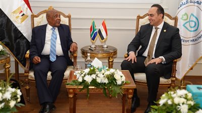 رئيس الرعاية الصحية يلتقي وزير صحة جنوب أفريقيا لبحث تعزيز السياحة العلاجية والاستثمار الصحي