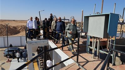 رئيس القابضة لمياه الشرب يتفقد مشروعات المعالجة في مطروح