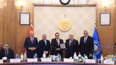 وزير التعليم العالي ومحافظ الإسماعيلية يكرّمان لجنة تحكيم مسابقة أفضل جامعة صديقة للبيئة