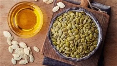 هل بذور اليقطين هي اللب الأبيض؟ أخصائي يجيب 