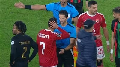 الأهلي يدرس تقديم شكوى رسمية للكاف بسبب أحداث مباراة الجيش الملكي 