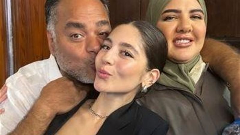  مايان السيد ووالديها،