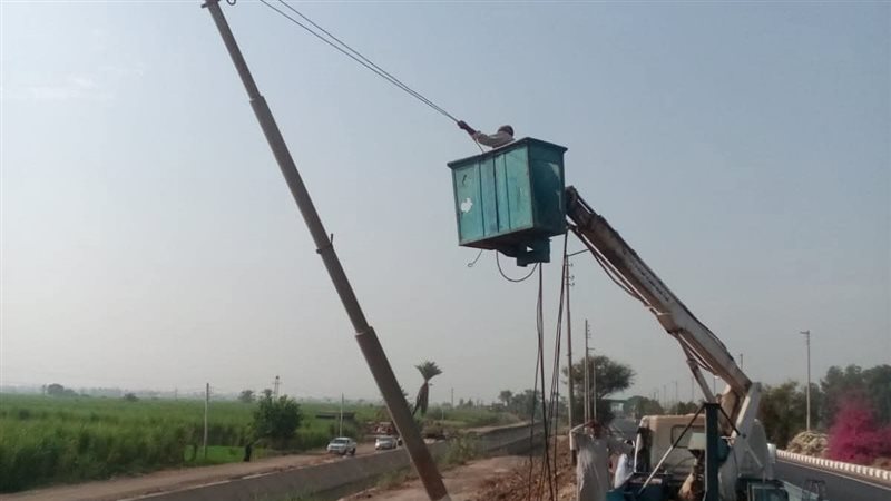 تركيب 12 كشاف إنارة