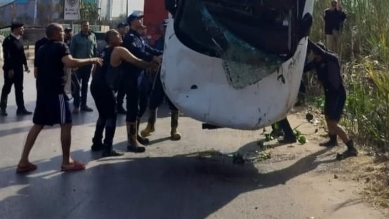 إصابة 4 أفراد من