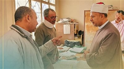 وكيل أوقاف الإسماعيلية يفاجئ موظفي الديوان بجولة مرور صباحية 