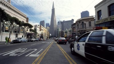 إصابة شخصين على الأقل في إطلاق نار بمركز تجاري في كاليفورنيا