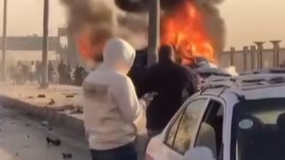 حادث مروع، لحظة اشتعال النيران في سيارة والعناية الإلهية تنقذ سكان النزهة الجديدة (فيديو)