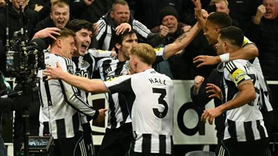 نيوكاسل يفوز برباعية على إيفرتون بالدوري الإنجليزي