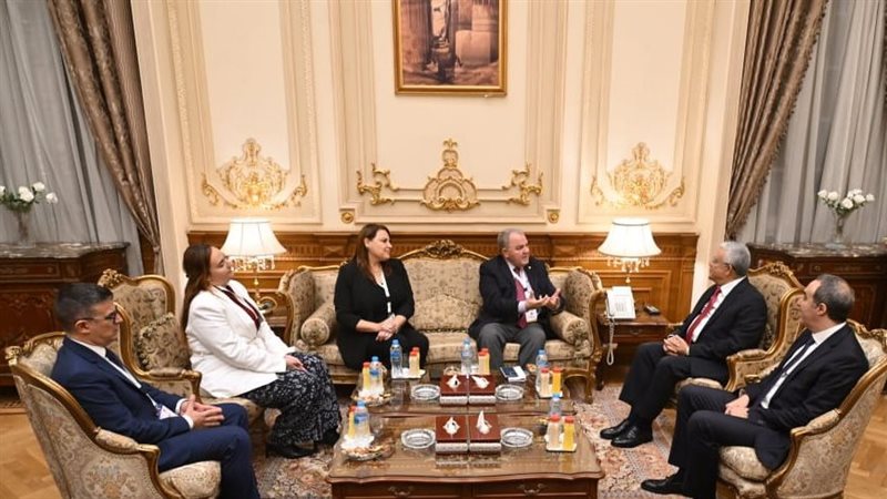 استقبال رئيس برلمان