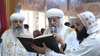 البابا تواضروس: الأبوة والافتقاد أغلى ما يملك الكاهن وقوته تنبع من الكتاب المقدس