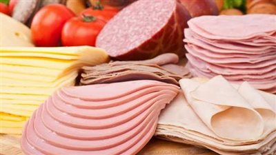 صحة القليوبية تضبط 600 كيلو جبن ولانشون فاسدين في مخزن غير مرخص ببنها