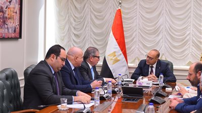 وزير العمل يبحث مع القومية للتأمينات تعزيز التعاون في ملفات الحماية الاجتماعية