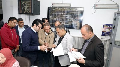 محافظ الشرقية يتفقد سير العمل بالمراكز التكنولوجية لخدمة المواطنين بالزقازيق