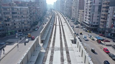 تصوير جوي يرصد تقدم أعمال تركيب الكمرات في مشروع مترو الإسكندرية (صور) 