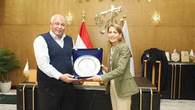 محافظ الوادي الجديد يبحث مع مديرة اليونسكو سبل تعزيز التعاون المشترك