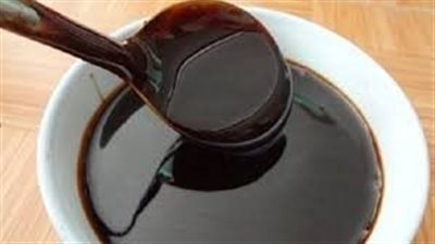 تفسير رؤية العسل الأسود في المنام وعلاقته بقرب سماع أخبار سارة 