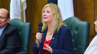 رئيسة الجمعية الأمريكية تقدم رؤية شاملة لمستقبل مهنة المحاسبة بتجارة عين شمس