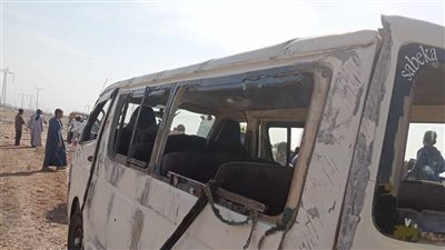 إصابة 6 أشخاص في انقلاب سيارة ميكروباص على الطريق الصحراوي بأطفيح 